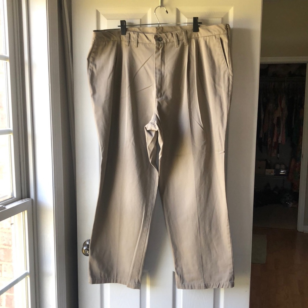 Men’s Timber Creek by Wrangler khakis. Size 44X30 EUC.